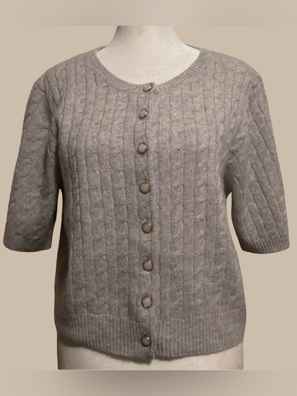 Magaschoni Women’s Tan Cable Knit Short Sleeve Cardigan
Sz Large. 100% Cashmere